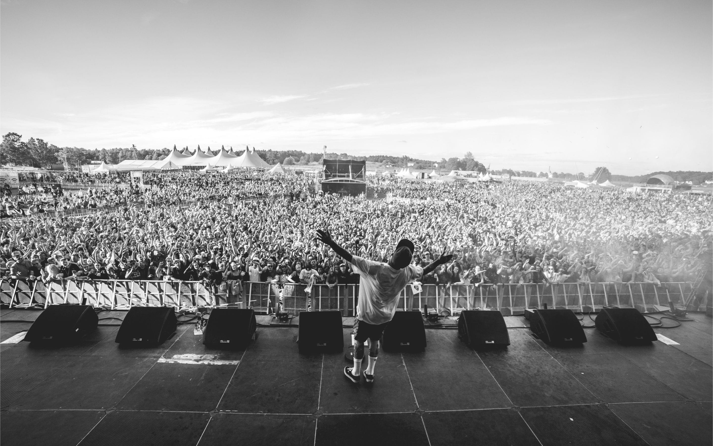 Mac performing.